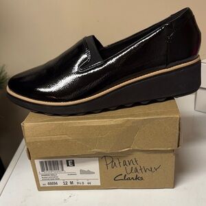 Clarks Women's Black Patent Leather Loafers NWT
